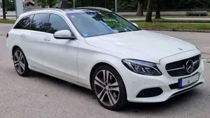 Mercedes-Benz C 400 Avantgarde / DISTRONIC / AIRMATIC / KEYLESS GO / PANO