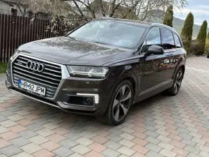 Audi Q7 e-tron Full