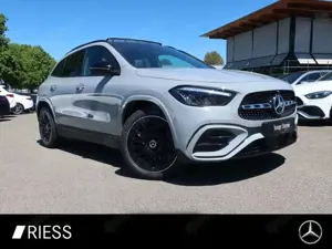 Mercedes-Benz GLA 200 AMG Sport Night Distr Pano AHK Keyless 19"