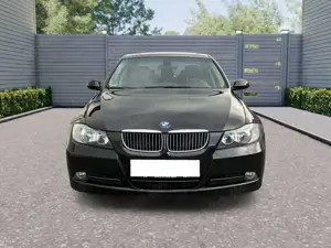 BMW 330 Bild 2