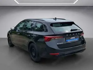 Skoda Octavia Combi 2.0TDI DSG Ambition AHK Bild 3