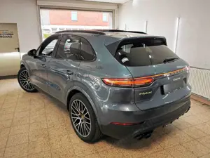Porsche Cayenne E-Hybrid | PANO | BATTERIE NEU | APPROVE Bild 3