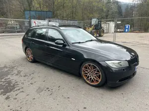 BMW 320 320d DPF Touring  M Paket Ponoramadach Alcantara Bild 3