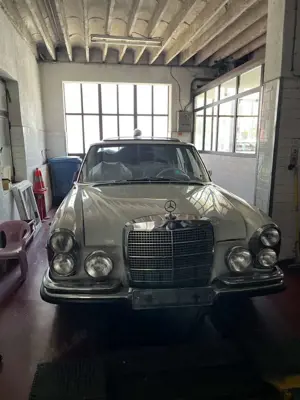 Mercedes-Benz 300 108 Modelle