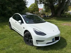 Tesla Model 3 Bild 2