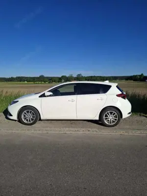 Toyota Auris Team D