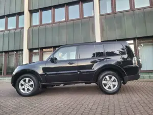 Mitsubishi Pajero 3.2 DI-D AHK 3300 KG-RÜCKFAHRKAMERA-NAVI