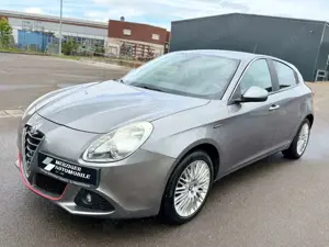 Alfa Romeo Giulietta Super *LED*PDC*Bi-Xenon*8fach bereift*