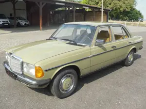 Mercedes-Benz 200 W123 Automatik - restauriert