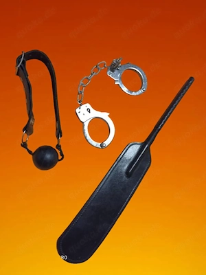 Junge devote Frau als Haus und Sex Sklavin gesucht 
