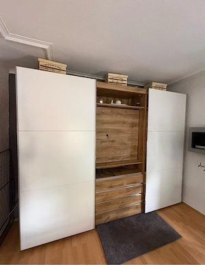 Kleiderschrank Bild 2
