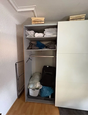 Kleiderschrank
