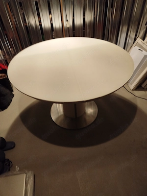 Verkaufe ausziehbaren massiven Tisch