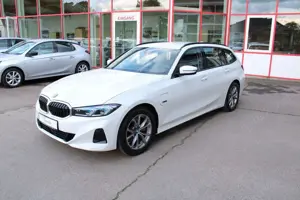 BMW 330 e Touring Sport-Automatik, ACC, LED adaptiv