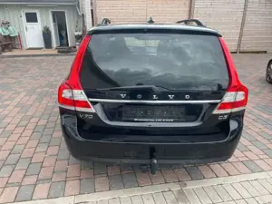 Volvo V70 D3 Kombi Momentum NAVI, Shz, AHK Bild 5