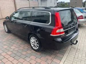 Volvo V70 D3 Kombi Momentum NAVI, Shz, AHK Bild 4