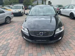 Volvo V70 D3 Kombi Momentum NAVI, Shz, AHK Bild 2