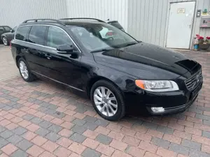 Volvo V70 D3 Kombi Momentum NAVI, Shz, AHK Bild 3