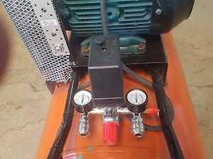 Werkstatt Kompressor 250 Liter  Bild 3