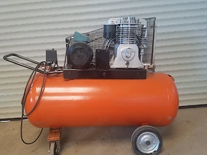 Werkstatt Kompressor 250 Liter 