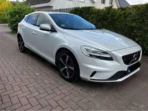 Volvo V40 Volvo V40 D4 R-Design | LED | Kamera | Leder | Sommer+Winterräder | Sehr gepflegt