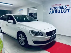 Volvo V60 Kinetic*Finanzierung+Garantie+Inspketion+Tüv*
