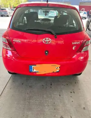 Toyota Yaris 1.0 VVT-i Bild 2