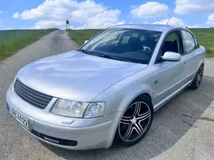 Volkswagen Passat *VR5*AUT*TIEFER*17ZOLL*Tüv 2028*