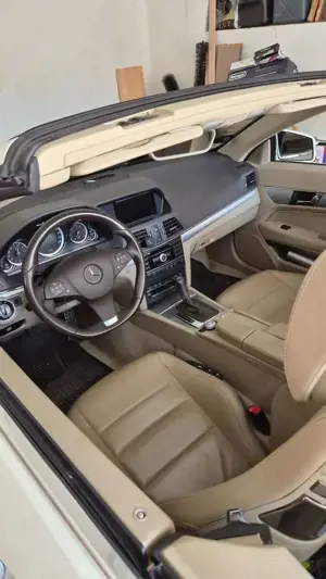 Mercedes-Benz E 350 E-Klasse Cabrio Diesel CDI DPF Cabrio BlueEFFICIENCY 7G-TRONIC Elegance Bild 3