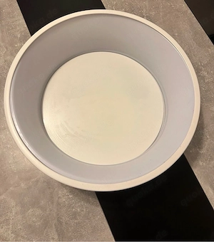 Verkaufe eine moderne LED-Deckenlampe von LEDVANCE in Weiß. Bild 3