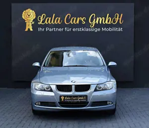 BMW 320 i 2.0 AUTOMATIK KLIMAAUT NAVIGATION XENON Bild 2