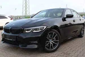 BMW 330 i SportLine Aut. Sitzhzg R.Kamera LED