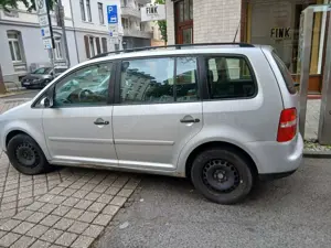 Volkswagen Touran 1.9 TDI Conceptline Bild 2