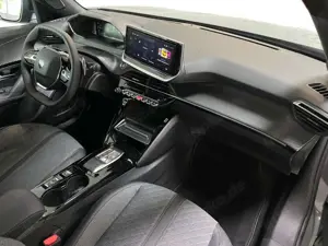 Peugeot 2008 Allure 1.2 PureTech +ACC+SpurH+AHK+LM+LED Bild 4