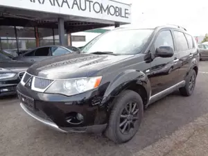 Mitsubishi Outlander 2.0 DI-D°Instyle°4WD°7-Sitze°Vollleder
