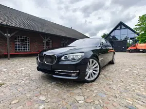BMW 750 750Li xDrive- Fond Entertainment-