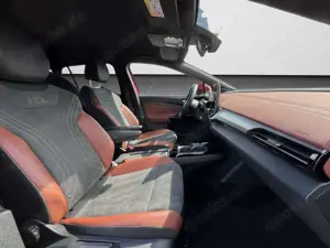 Volkswagen ID.4 Pro 210 kW 77 kWh AHK SHZ Climatronic R-Kam Bild 5
