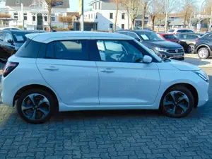 Suzuki Swift 1.2 HYBRID Comfort+ - Cam - Sitzhzg - Navi Bild 5