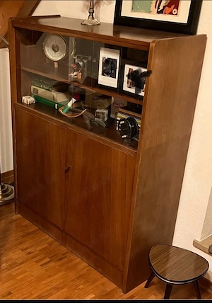 Vitrine, Nussbaum, Original von 1960