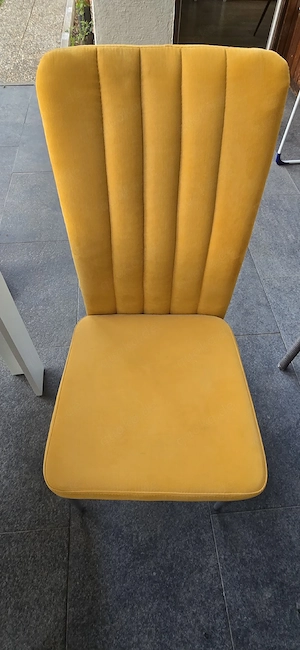 Tisch & 4 Stühle Bild 2