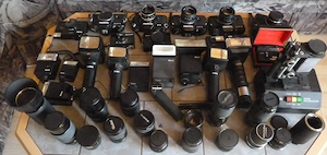 Rollei Kameras mit Objektiven und Blitze
