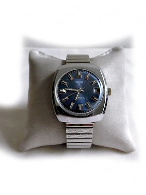 Blaue Armbanduhr von Osco