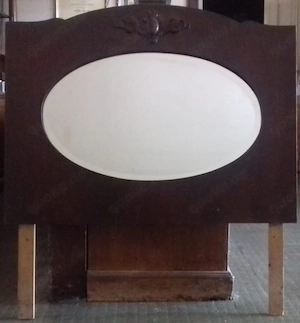 Antiker Holzspiegel mit Ornament, oval, Facettenschliff