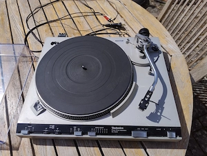 Technics SL 330 Plattenspieler