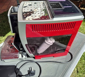 Kaffeemaschine DeLonghi ECAM 23420 SR  Silber  rot    (defekt!!)  Bild 7