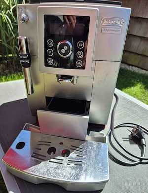 Kaffeemaschine DeLonghi ECAM 23420 SR  Silber  rot    (defekt!!)  Bild 8