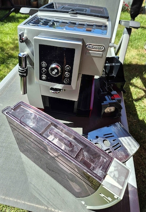 Kaffeemaschine DeLonghi ECAM 23420 SR  Silber  rot    (defekt!!)  Bild 2