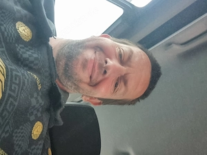 Hallo ich suche eine Frau für Freundschaft plus  bei interesse  einfach  melden 