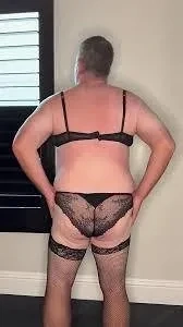 Suche WEIBLICH mit Lust auf OV in Reizwäsche....putze & sauge gerne mal nackt bei Reifer Lady.LUST? 