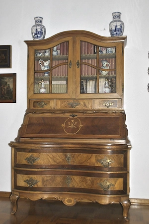 Antiker Barock Aufsatz Sekretär Intarsiert um 1750 in Nussholz Furnier und Massivholz. 
